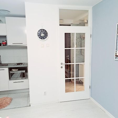 מוסטר Apartman Simple מראה חיצוני תמונה