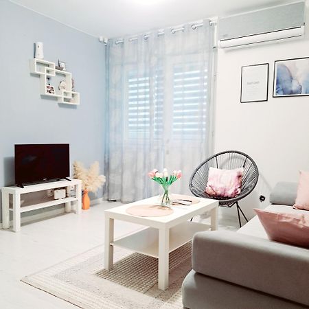 מוסטר Apartman Simple מראה חיצוני תמונה