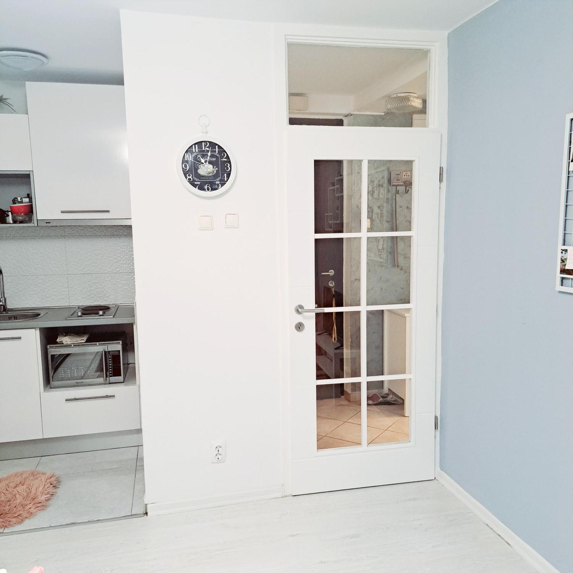 מוסטר Apartman Simple מראה חיצוני תמונה