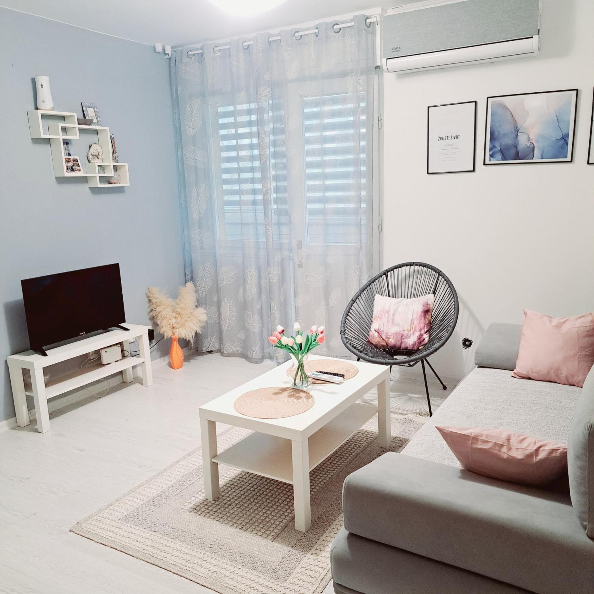 מוסטר Apartman Simple מראה חיצוני תמונה