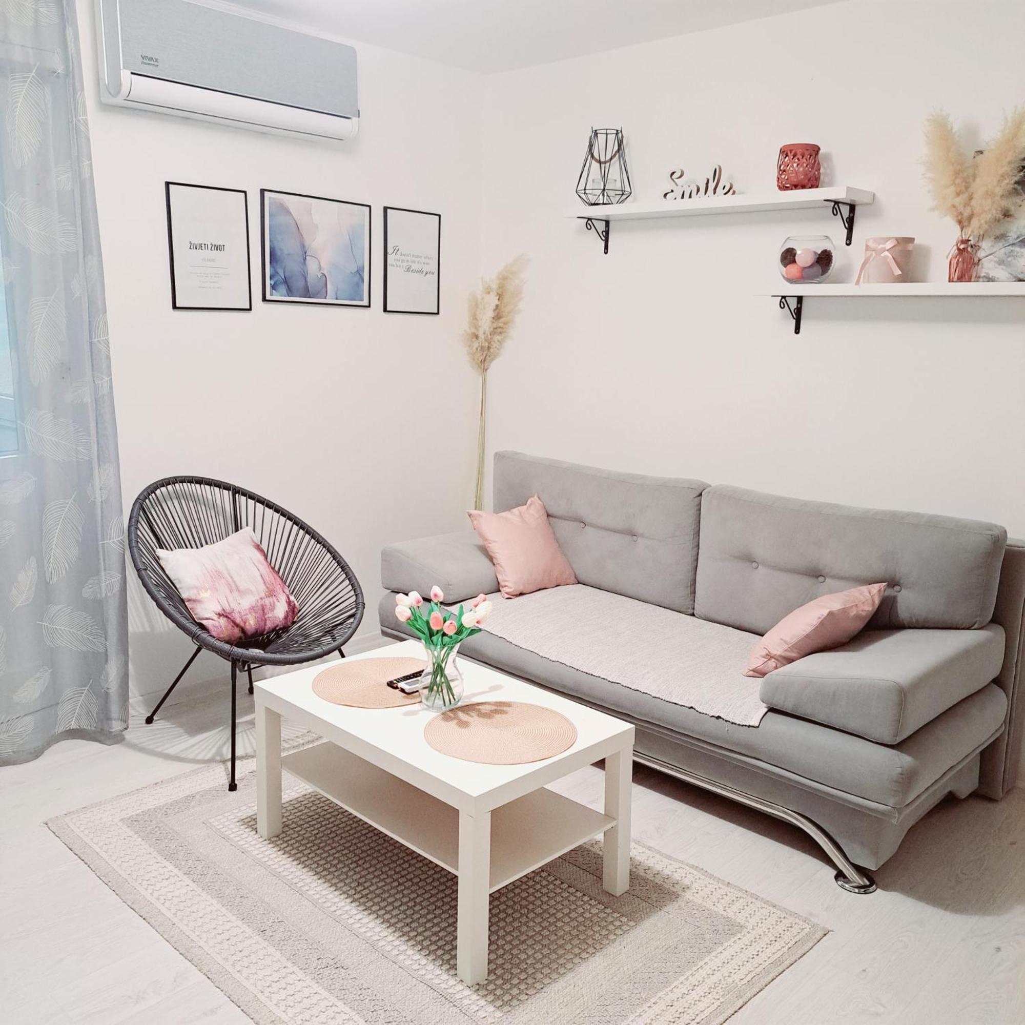 מוסטר Apartman Simple מראה חיצוני תמונה