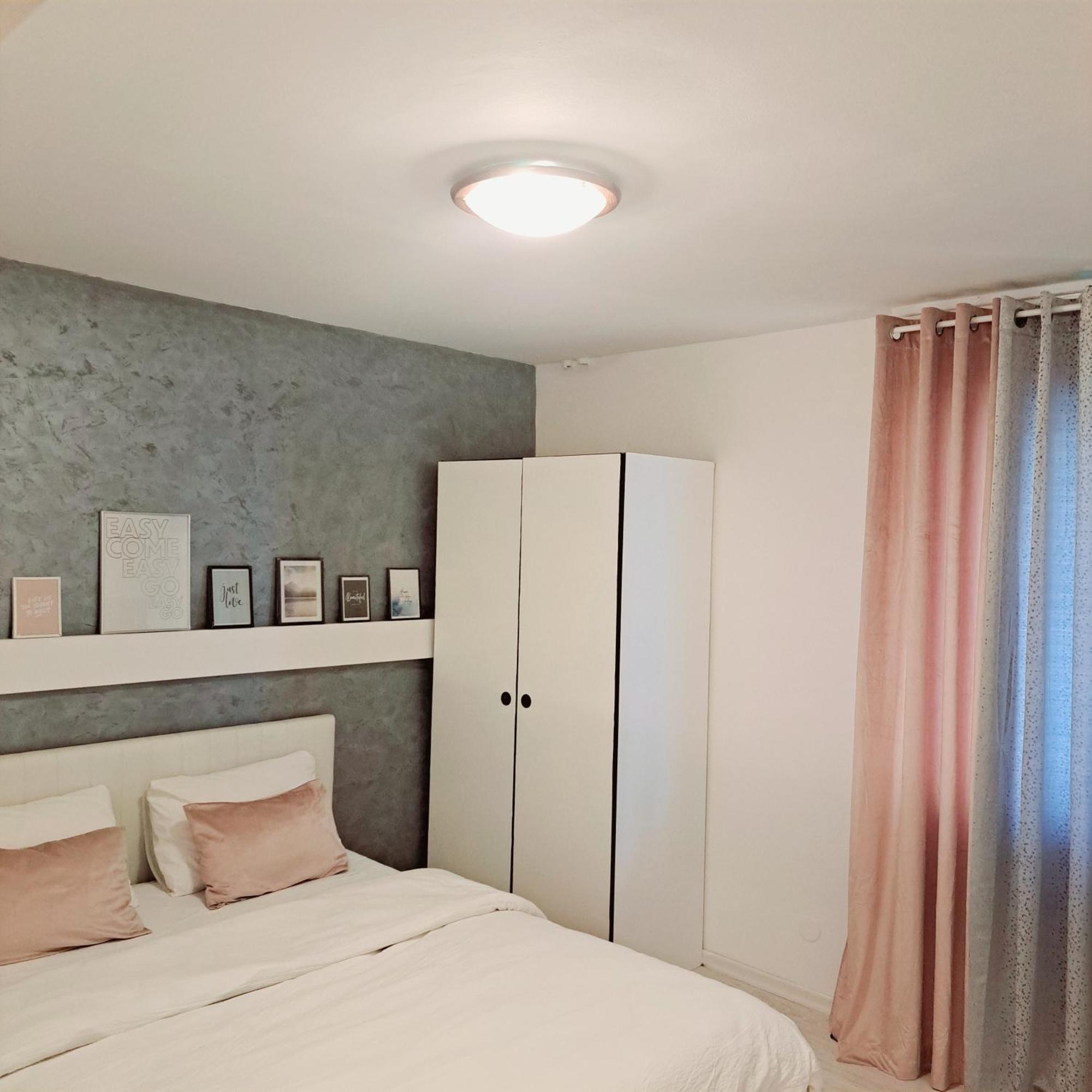 מוסטר Apartman Simple מראה חיצוני תמונה