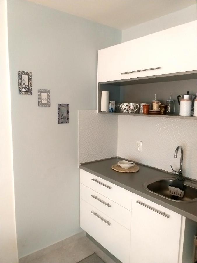 מוסטר Apartman Simple מראה חיצוני תמונה