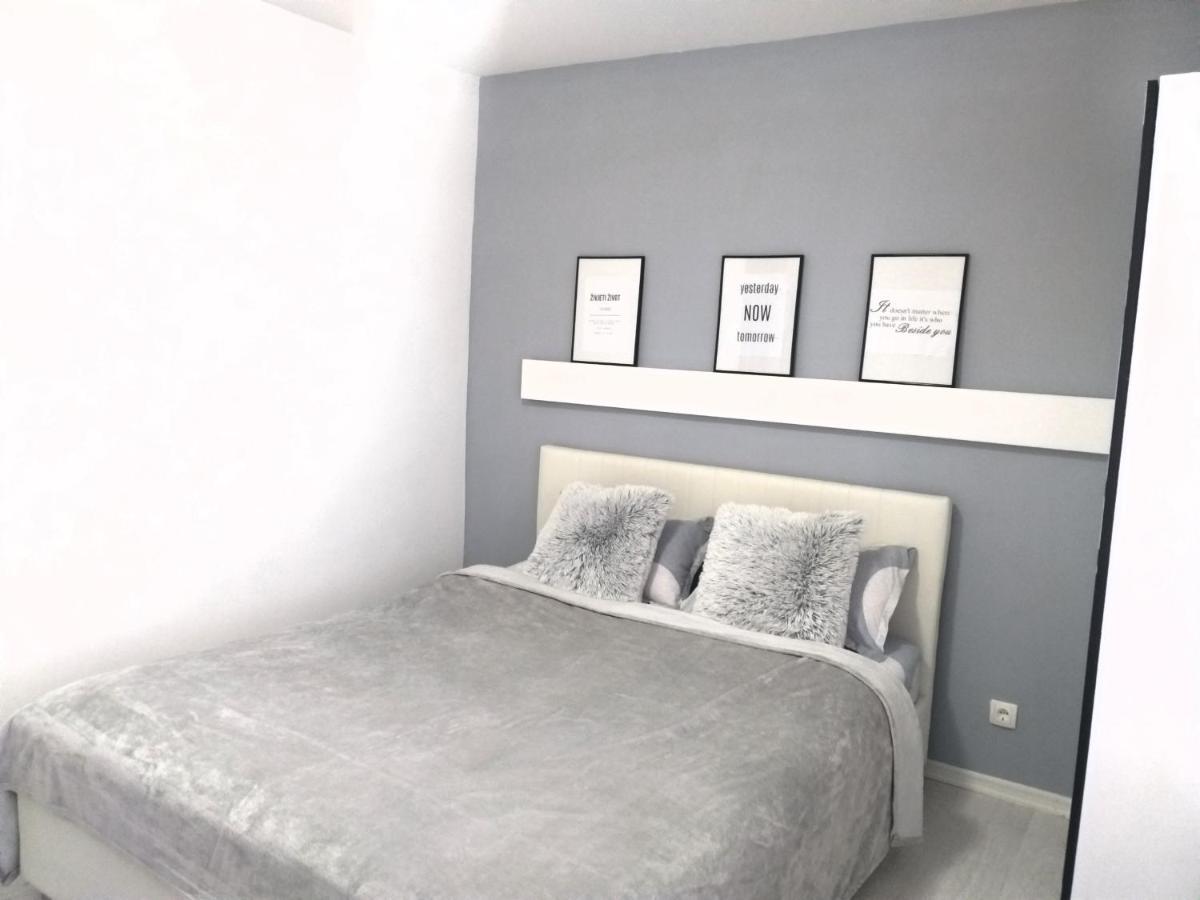 מוסטר Apartman Simple מראה חיצוני תמונה